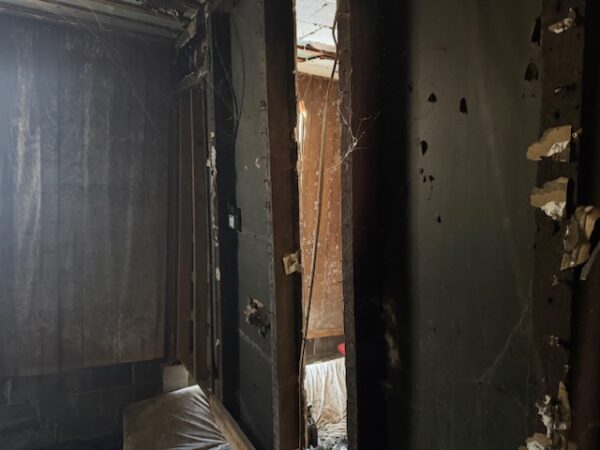 COTTAGE STYLE HOME ON 30'x150' LOT