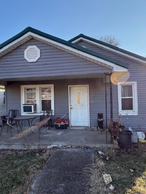 IMG_1812 COTTAGE STYLE HOME ON 30'x150' LOT