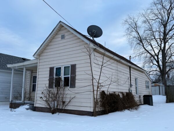 2 SINGLE FAMILY HOMES OR INVESTMENT PROPERTIES