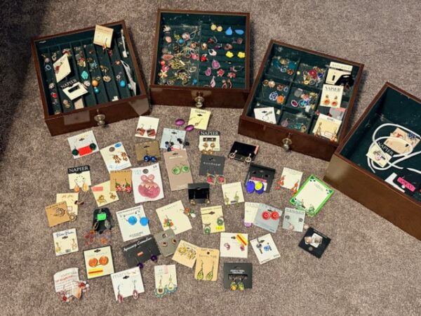 RV - TRUCK - SUV - FURNISHINGS - ANTIQUES