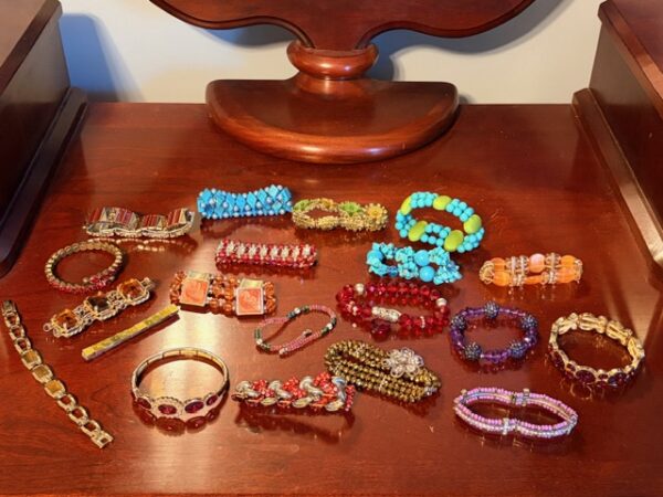 RV - TRUCK - SUV - FURNISHINGS - ANTIQUES