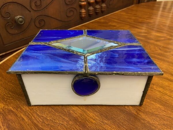 ANTIQUES-COLLECTIBLES-JEWELRY-FURNISHINGS