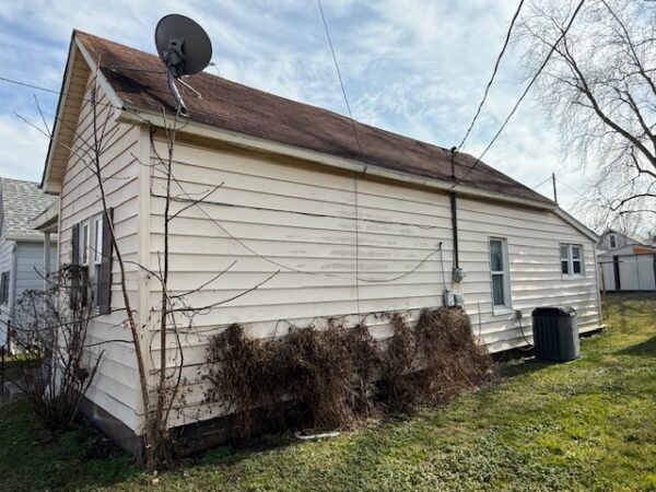 2 SINGLE FAMILY HOMES OR INVESTMENT PROPERTIES