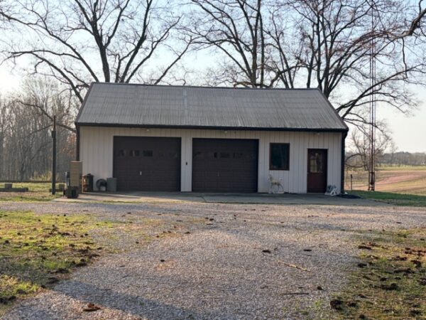 LIVE AUCTION - BEAUTIFUL BRICK HOME ON 3.21+/- ACRES - FURNISHINGS & TOOLS