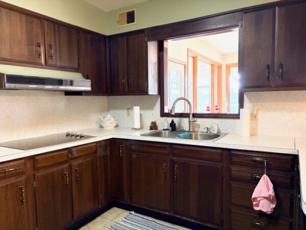 LIVE AUCTION - BEAUTIFUL BRICK HOME ON 3.21+/- ACRES - FURNISHINGS & TOOLS