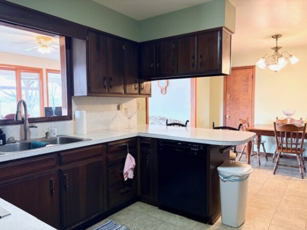 LIVE AUCTION - BEAUTIFUL BRICK HOME ON 3.21+/- ACRES - FURNISHINGS & TOOLS