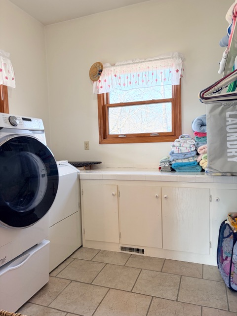 LIVE AUCTION - BEAUTIFUL BRICK HOME ON 3.21+/- ACRES - FURNISHINGS & TOOLS