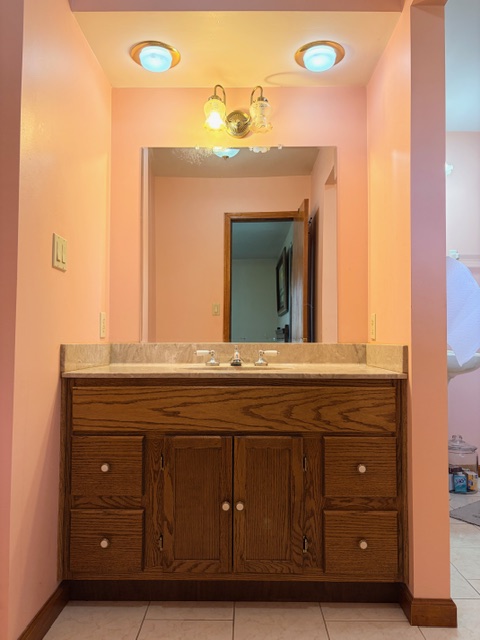 LIVE AUCTION - BEAUTIFUL BRICK HOME ON 3.21+/- ACRES - FURNISHINGS & TOOLS