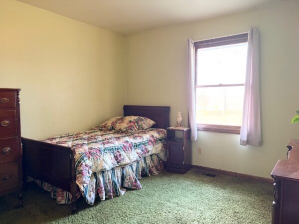 LIVE AUCTION - BEAUTIFUL BRICK HOME ON 3.21+/- ACRES - FURNISHINGS & TOOLS