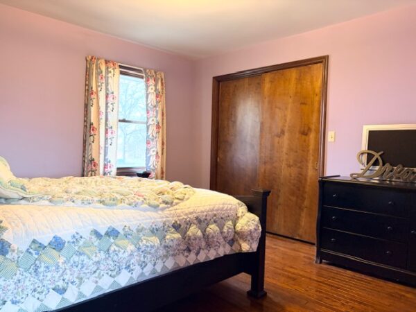 LIVE AUCTION - BEAUTIFUL BRICK HOME ON 3.21+/- ACRES - FURNISHINGS & TOOLS