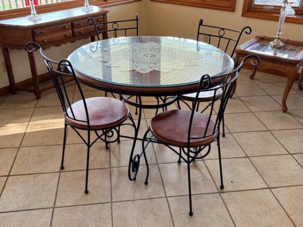 LIVE AUCTION - BEAUTIFUL BRICK HOME ON 3.21+/- ACRES - FURNISHINGS & TOOLS