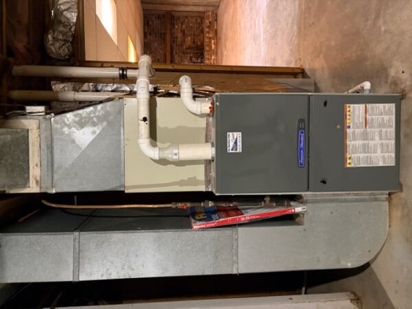 LIVE AUCTION - BEAUTIFUL BRICK HOME ON 3.21+/- ACRES - FURNISHINGS & TOOLS