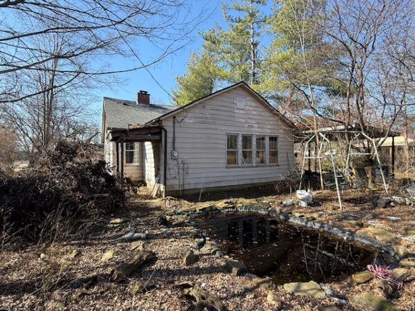 2 SINGLE FAMILY HOMES OR INVESTMENT PROPERTIES