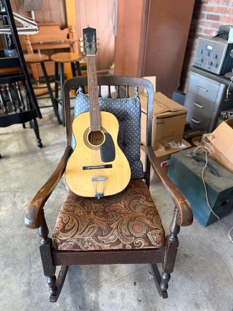 LIVE AUCTION - BEAUTIFUL BRICK HOME ON 3.21+/- ACRES - FURNISHINGS & TOOLS