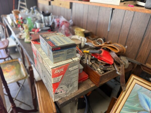 LIVE AUCTION - BEAUTIFUL BRICK HOME ON 3.21+/- ACRES - FURNISHINGS & TOOLS