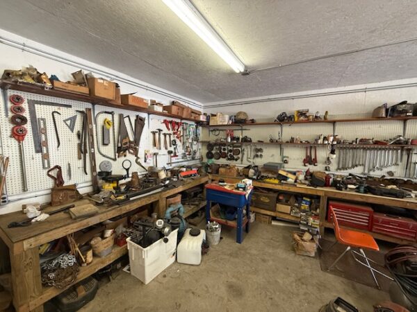 LIVE AUCTION - BEAUTIFUL BRICK HOME ON 3.21+/- ACRES - FURNISHINGS & TOOLS