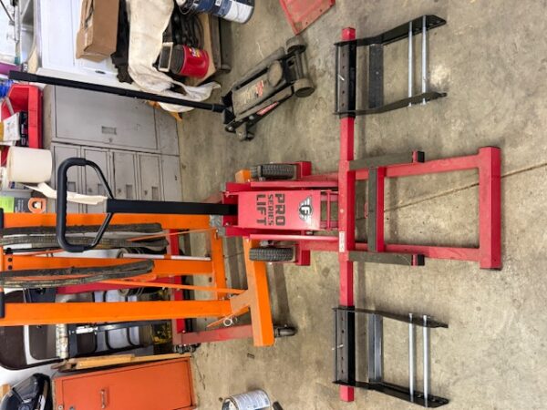 LIVE AUCTION - BEAUTIFUL BRICK HOME ON 3.21+/- ACRES - FURNISHINGS & TOOLS