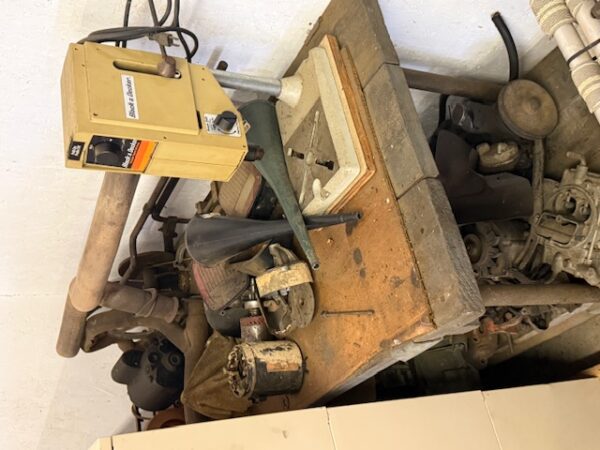 LIVE AUCTION - BEAUTIFUL BRICK HOME ON 3.21+/- ACRES - FURNISHINGS & TOOLS