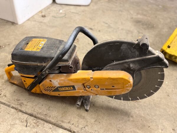 LIVE AUCTION - BEAUTIFUL BRICK HOME ON 3.21+/- ACRES - FURNISHINGS & TOOLS