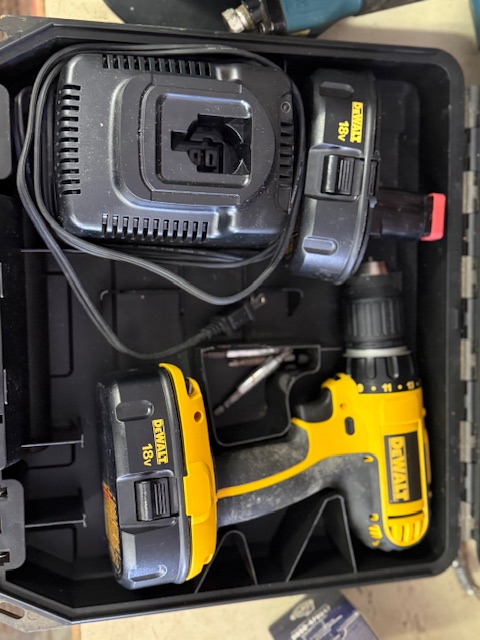 LIVE AUCTION - BEAUTIFUL BRICK HOME ON 3.21+/- ACRES - FURNISHINGS & TOOLS