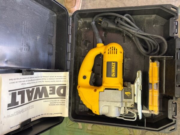 LIVE AUCTION - BEAUTIFUL BRICK HOME ON 3.21+/- ACRES - FURNISHINGS & TOOLS