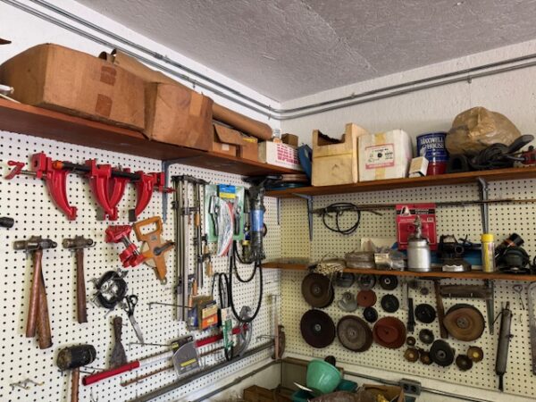 LIVE AUCTION - BEAUTIFUL BRICK HOME ON 3.21+/- ACRES - FURNISHINGS & TOOLS