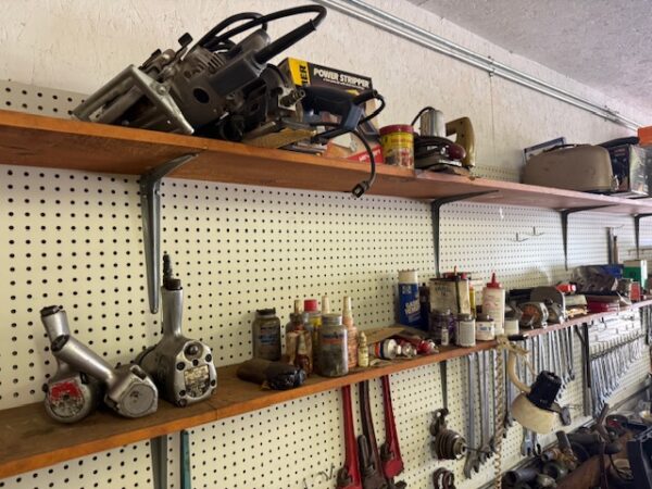 LIVE AUCTION - BEAUTIFUL BRICK HOME ON 3.21+/- ACRES - FURNISHINGS & TOOLS