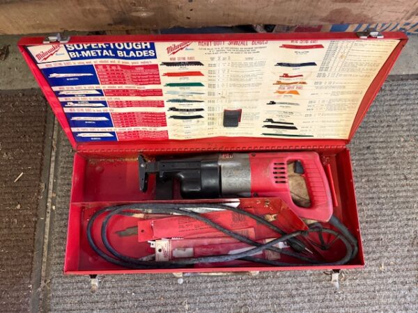 LIVE AUCTION - BEAUTIFUL BRICK HOME ON 3.21+/- ACRES - FURNISHINGS & TOOLS