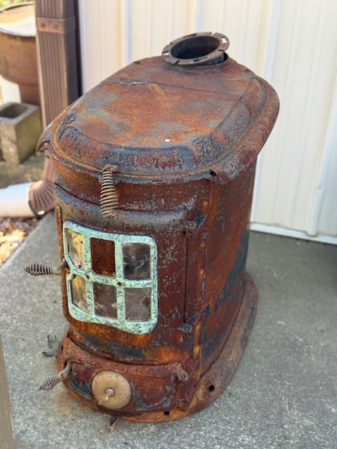 LIVE AUCTION - BEAUTIFUL BRICK HOME ON 3.21+/- ACRES - FURNISHINGS & TOOLS