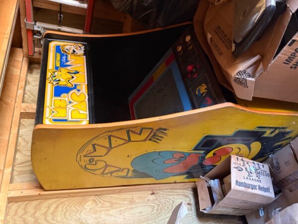 LIVE AUCTION - BEAUTIFUL BRICK HOME ON 3.21+/- ACRES - FURNISHINGS & TOOLS