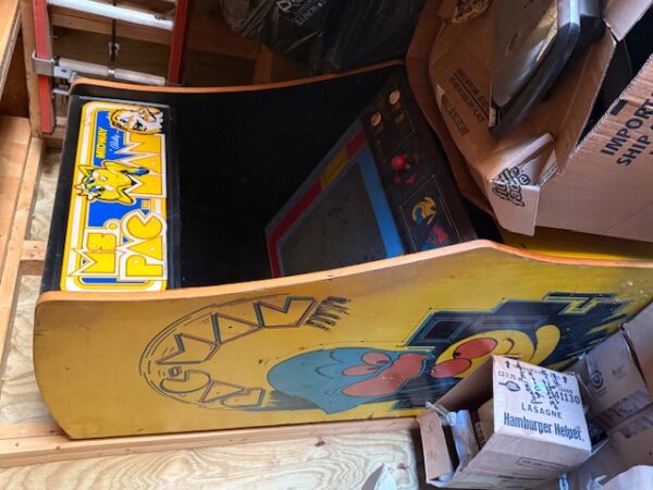 LIVE AUCTION - BEAUTIFUL BRICK HOME ON 3.21+/- ACRES - FURNISHINGS & TOOLS