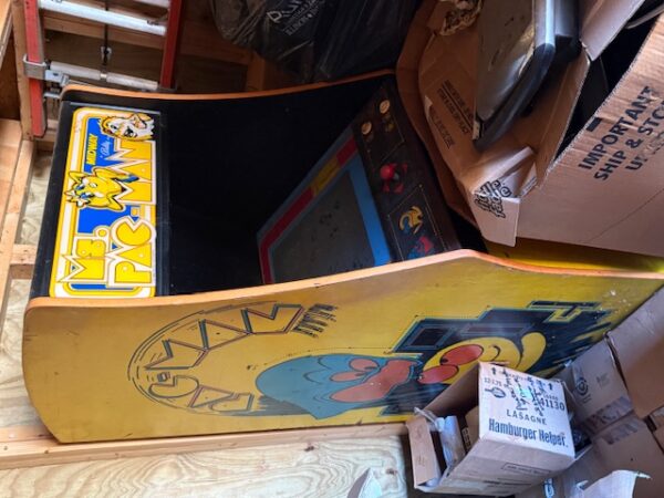 LIVE AUCTION - BEAUTIFUL BRICK HOME ON 3.21+/- ACRES - FURNISHINGS & TOOLS