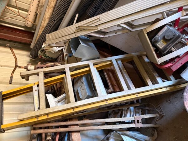 LIVE AUCTION - BEAUTIFUL BRICK HOME ON 3.21+/- ACRES - FURNISHINGS & TOOLS