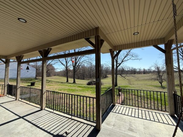 LIVE AUCTION - BEAUTIFUL BRICK HOME ON 3.21+/- ACRES - FURNISHINGS & TOOLS