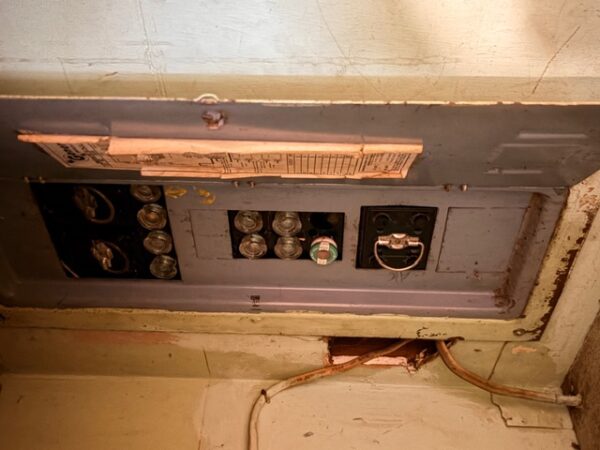 449 GLOVER DR., HENDERSON, KY 42420