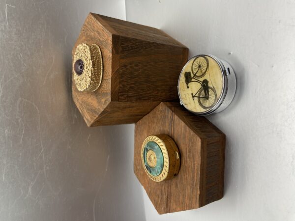 FURNISHINGS - ANTIQUES - LAWN & GARDEN