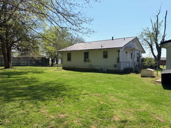 2 BEDROOM, 1 BATH HOME ON 1.65+/- ACRE LOT