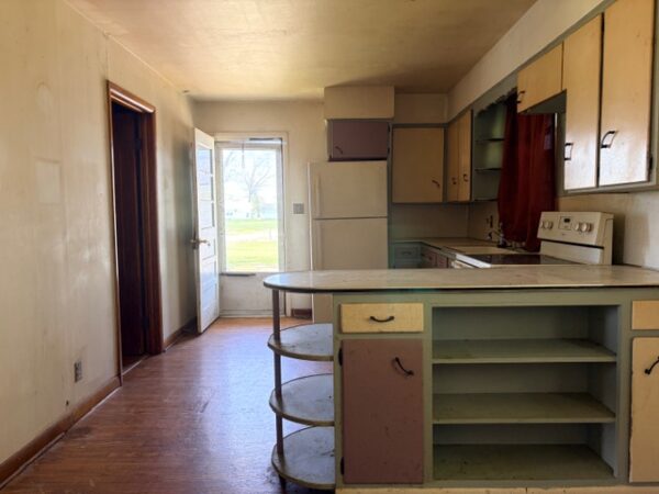 2 BEDROOM, 1 BATH HOME ON 1.65+/- ACRE LOT