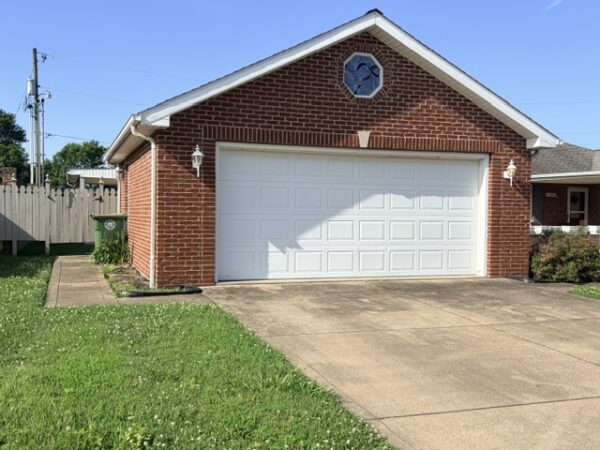 IMG_4209 BEAUTIFUL BRICK ONE LEVEL HOME