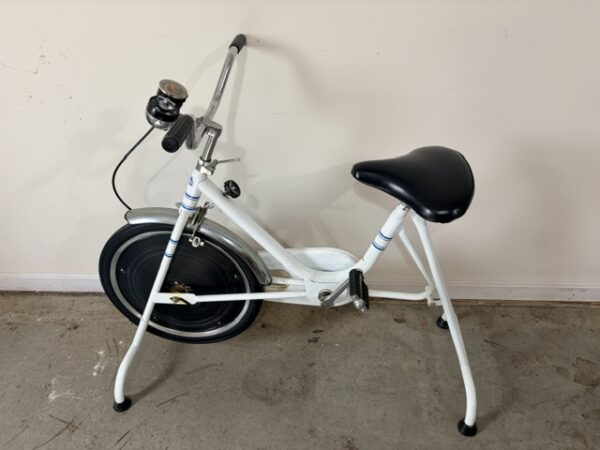 COLLECTIBLES & ANTIQUES