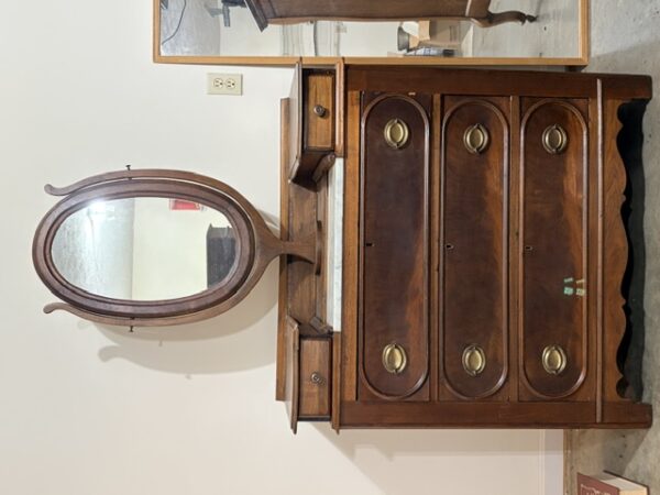 COLLECTIBLES & ANTIQUES