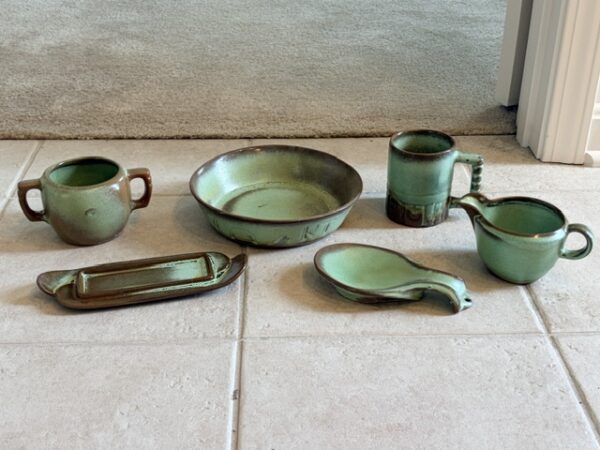 COLLECTIBLES & ANTIQUES
