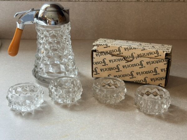 COLLECTIBLES & ANTIQUES