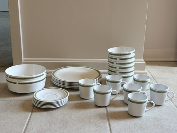 COLLECTIBLES & ANTIQUES