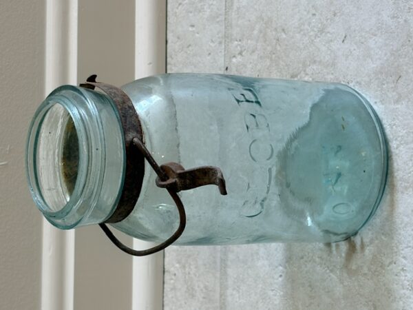 COLLECTIBLES & ANTIQUES