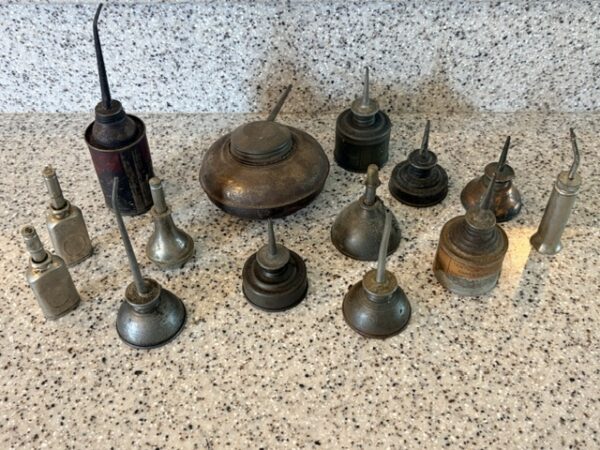 COLLECTIBLES & ANTIQUES