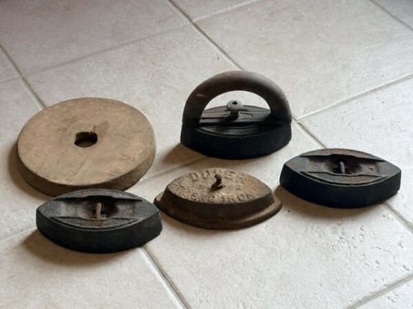 COLLECTIBLES & ANTIQUES