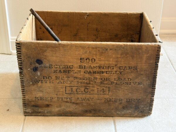 COLLECTIBLES & ANTIQUES