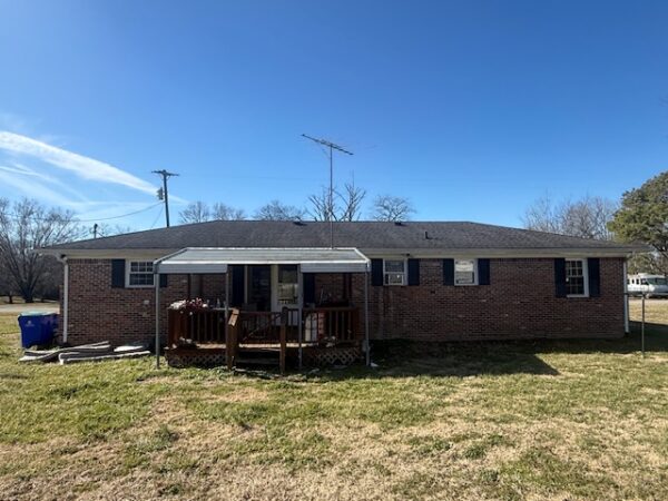 NICE 3 BEDROOM BRICK HOME