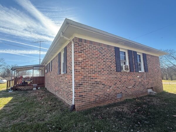 NICE 3 BEDROOM BRICK HOME